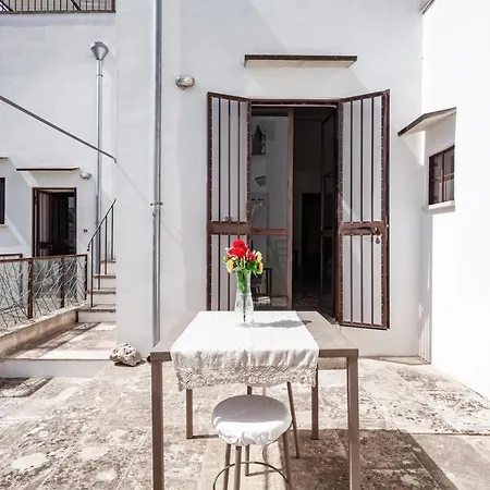 Apartment Guesthost - Corte 14 15 - Apartments With Terrace And Pool Matino